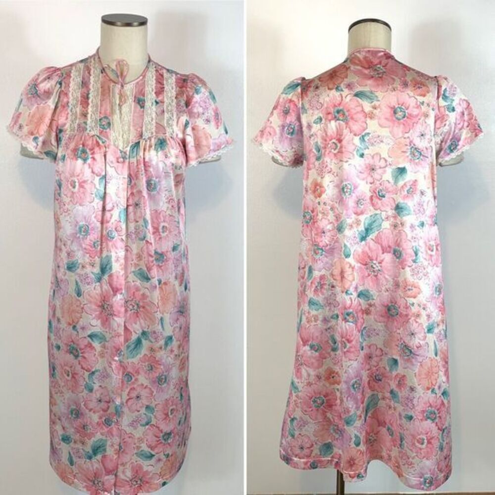 Vtg USA Vanity Fair Pink Floral Robe With Lace Missing one Button Small